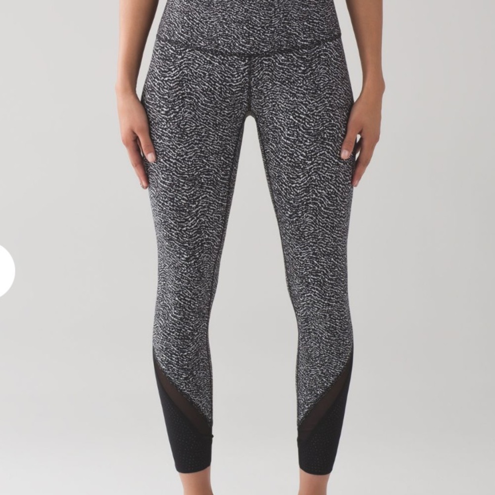 Lululemon Wunder Under Pant Leggings with Laser Cut Mesh & 4 Way Stretch